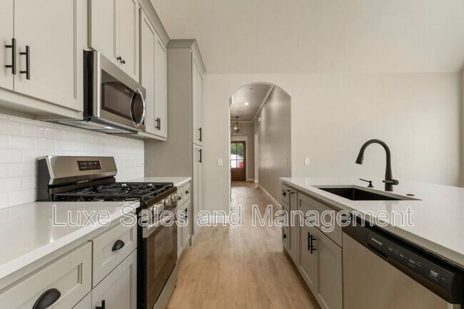 Building Photo - 4136 Abbey Pk Dr