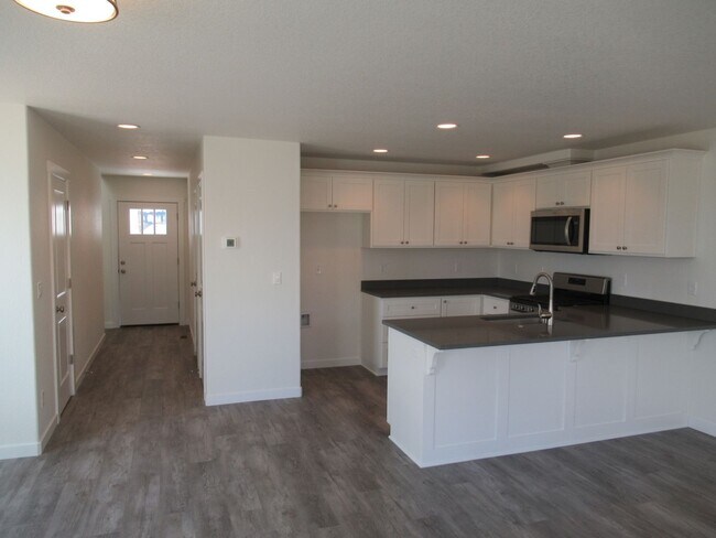 Building Photo - Three Bedroom Duplex Built in 2021