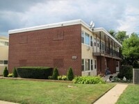 Building Photo - 772 E 5th Ct