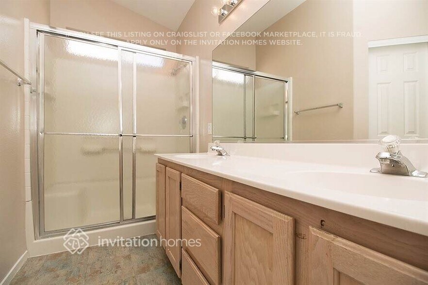 Building Photo - 6105 Desert Haven Rd