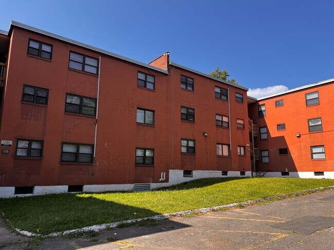 Building Photo - 180 Earle St