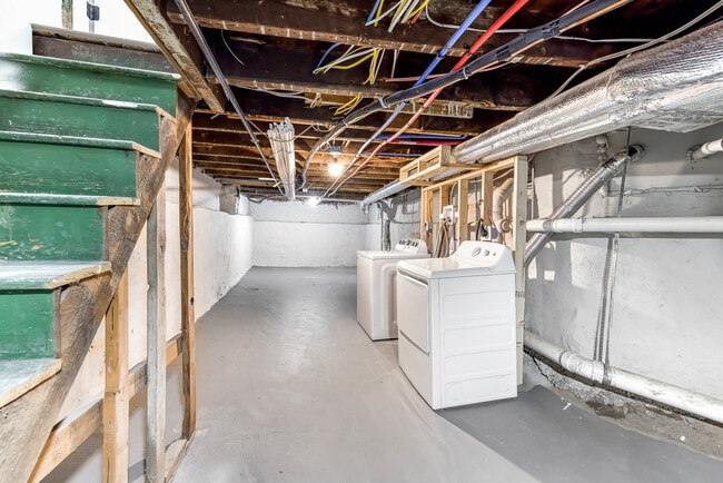 Building Photo - 515 Delamore Pl