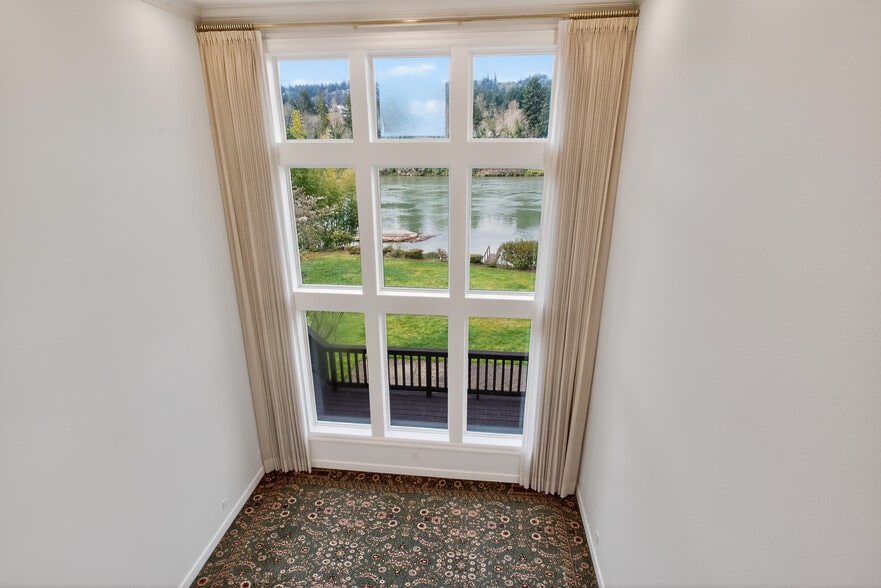 Building Photo - 1645 SE Oak Shore Ln