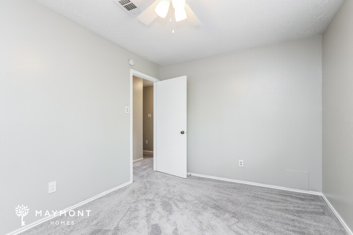 Building Photo - 2024 Northampton Dr