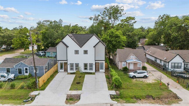 Building Photo - 7805 Farnsworth St