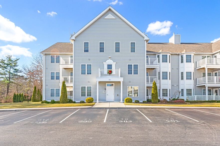 Primary Photo - Saw Mill Square Apartments