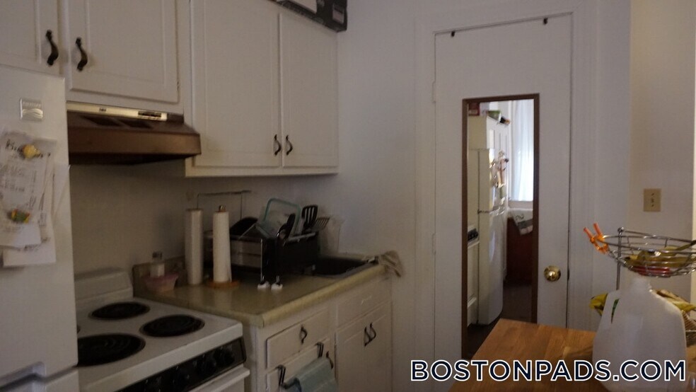 Building Photo - 854 Beacon St