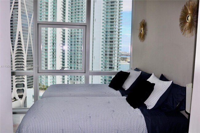 Building Photo - 851 NE 1st Ave