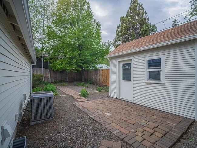 Building Photo - Newly Updated 2 Story Home with Large Yard