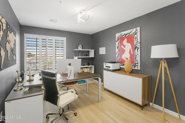Building Photo - 9332 E Karen Dr