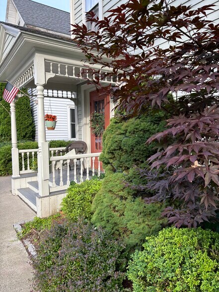 Building Photo - 16 Kinderhook St