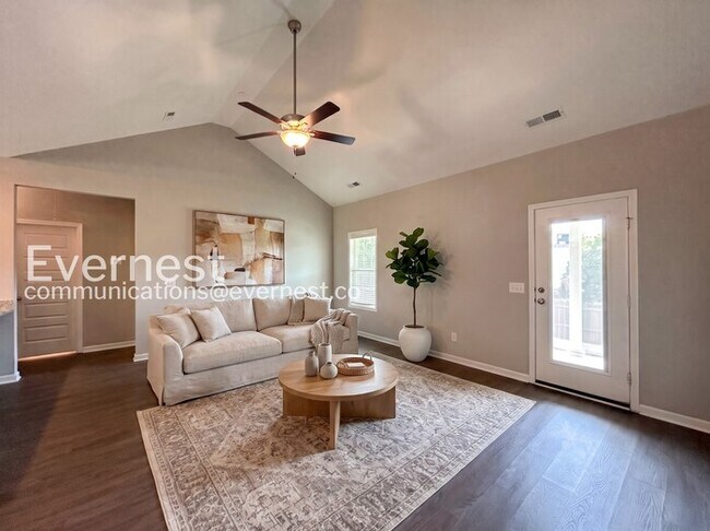 Building Photo - Limited Time Special Offer / 3 Bed/2 Bath Home with Garage / Pet-Friendly / Vouchers Accepted / A...