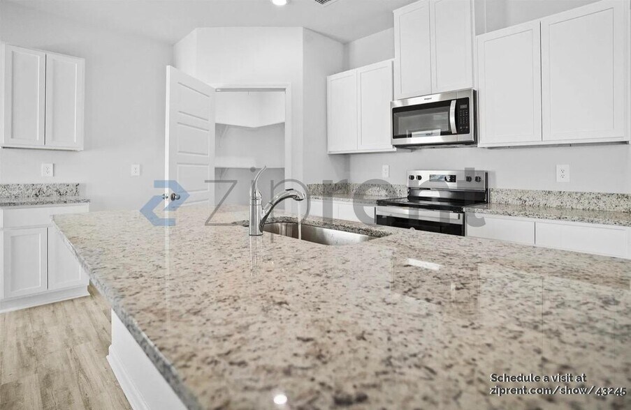 Building Photo - 1008 Renova Dr