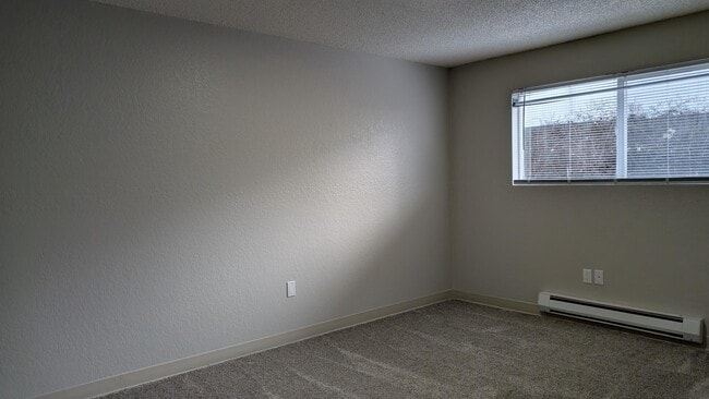 Building Photo - 926 N 95th St