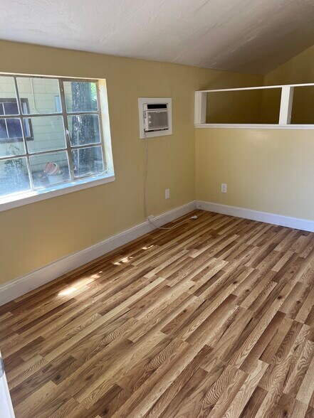 Building Photo - 1310 Los Robles Blvd