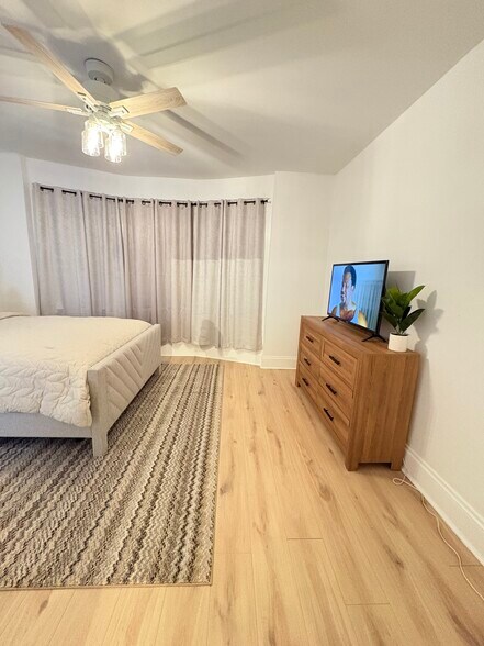 Building Photo - 1136 Wood Ave