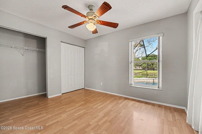 Building Photo - 722 Falls Creek Dr
