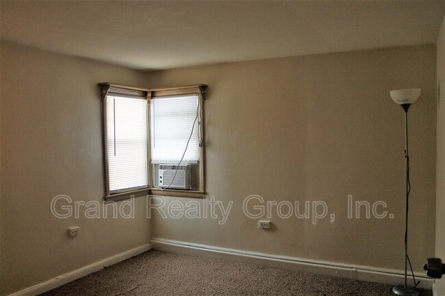 Building Photo - 880 Ferndale St