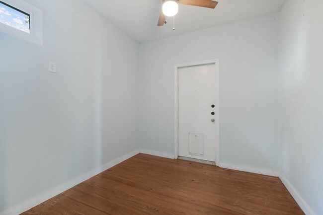 Building Photo - Historic Charm Near The Pearl