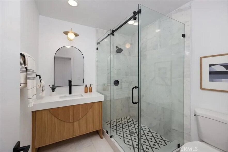 Building Photo - 3518 S Burnside Ave