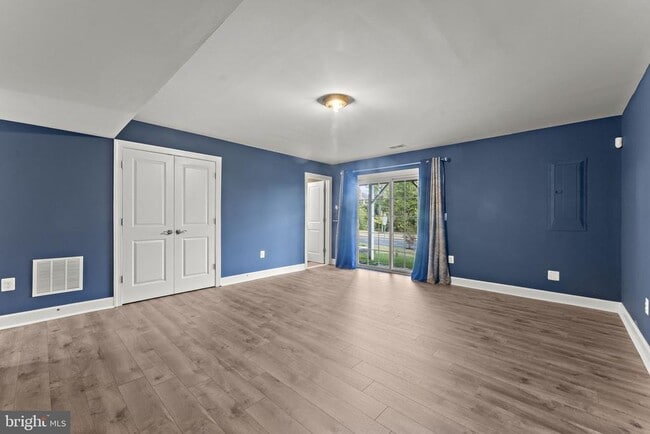 Building Photo - 10541 Hinton Wy