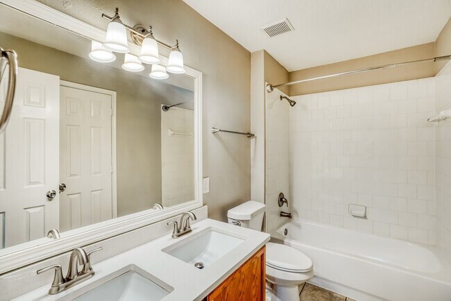 Building Photo - 10403 Falling River Dr