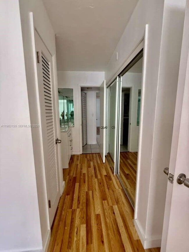 Building Photo - 1550 NE 191st St