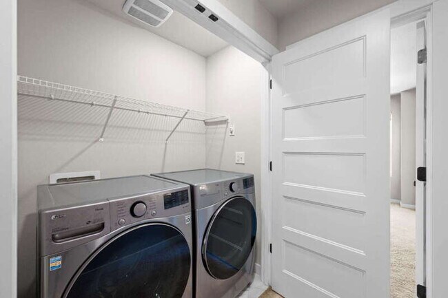 Building Photo - 13717 Admiralty Way
