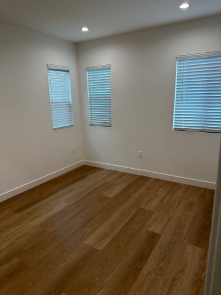 Building Photo - 2010-2010 Vineyard Ave