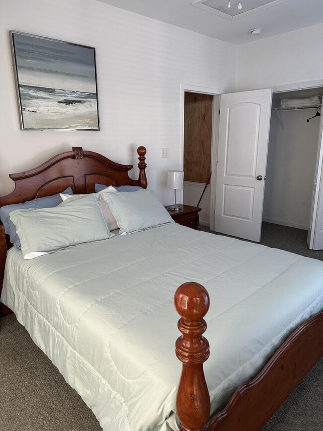 Building Photo - Great townhome 3/2 fully furnished!