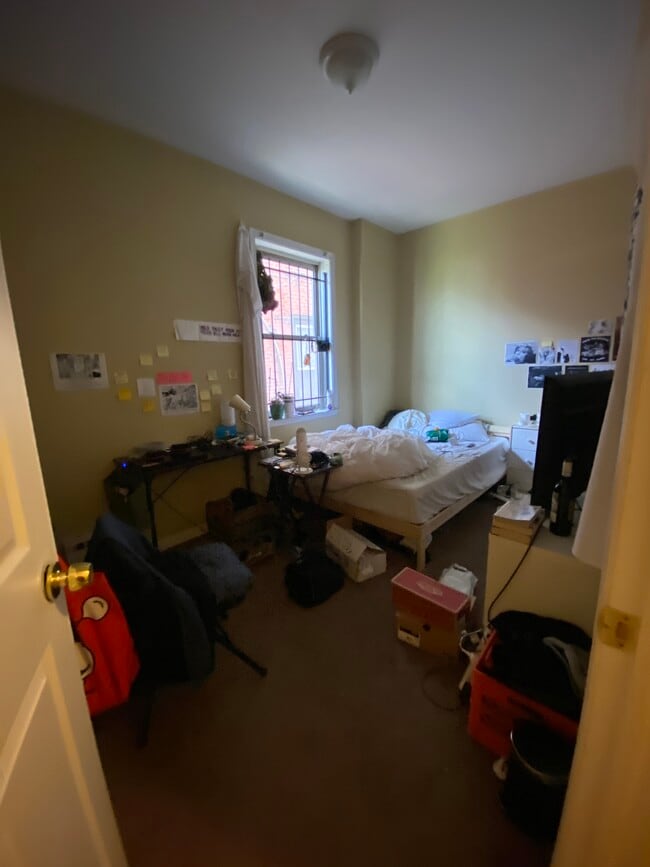 Building Photo - 1637 W Diamond