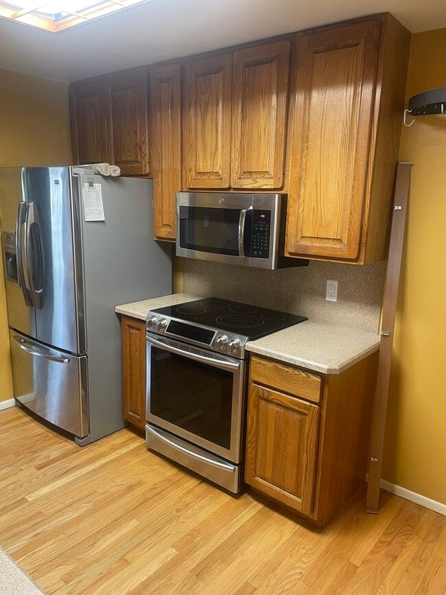 Building Photo - Charming and Updated 3 bed w/ Basement home in fantastic location!