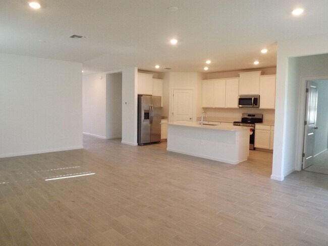Building Photo - Large 4/3 Pioneer Ranch Rental