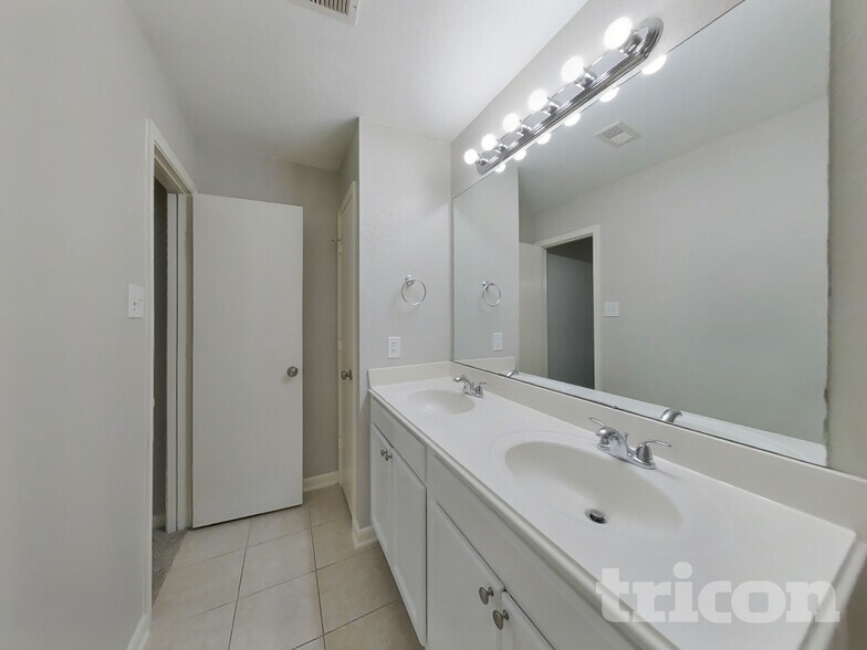 Building Photo - 6535 Providence View Ln