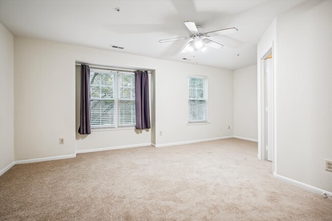 Building Photo - Spacious 3 Level Townhome in Montgomery Vi...