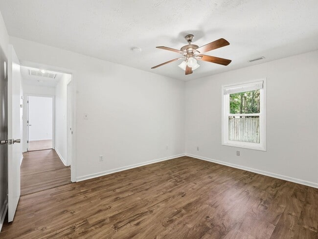 Building Photo - Welcome to Foxhorn Village!