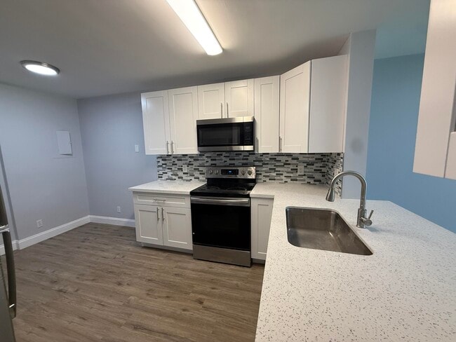 Building Photo - 7355 Woodmont Terrace