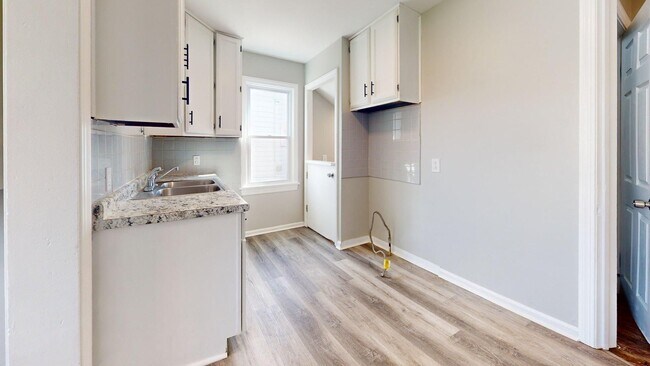 Building Photo - Fulton/W.58th neighborhood; 3 bedroom/2bat...