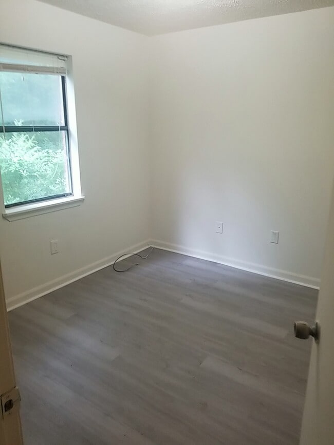 Building Photo - 1665 Cedar Shoals Dr