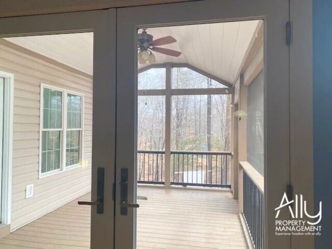 Building Photo - 35 Hardwood Rd