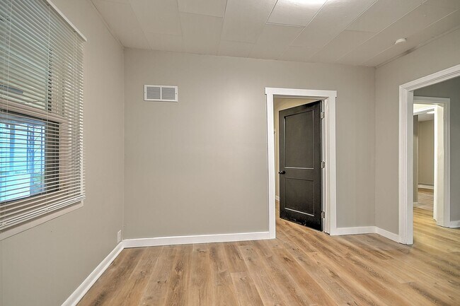 Building Photo - 1712 Oaklawn St