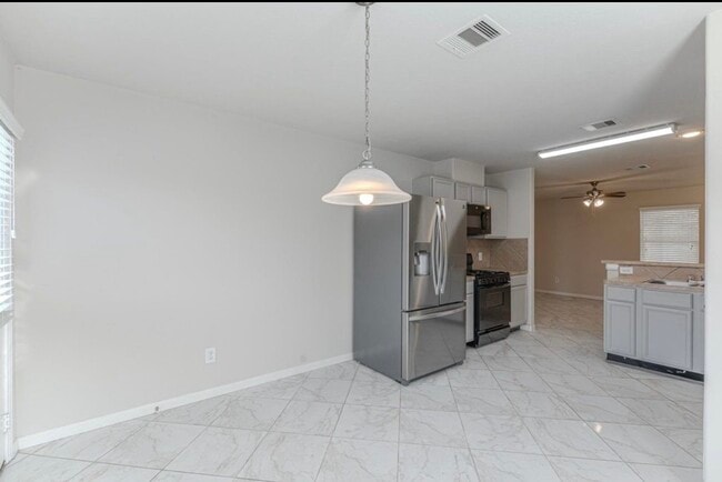 Building Photo - 21611 Falvel Misty Dr