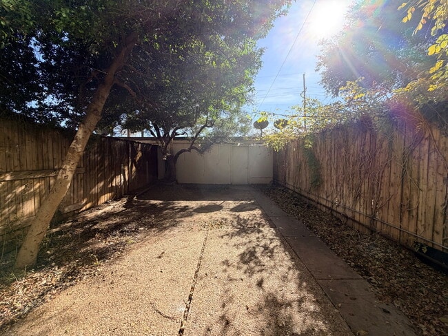 Building Photo - "Charming 3-Bed, 2-Bath Home in Lubbock – Spacious 1,233 Sq Ft Gem on 33rd Street!"