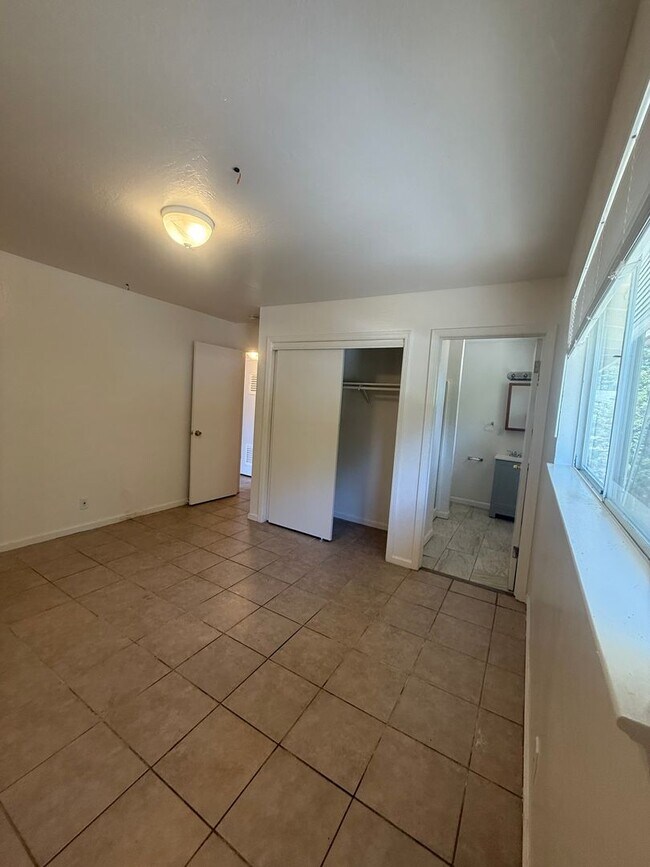 Building Photo - 7865 Leona Way