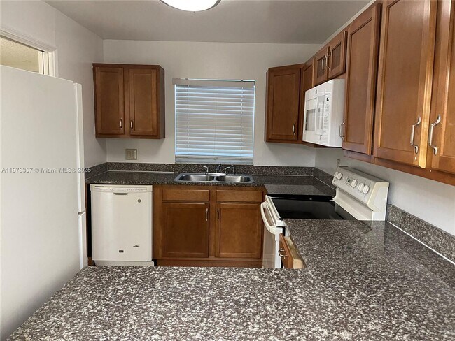 Building Photo - 9461 Evergreen Pl