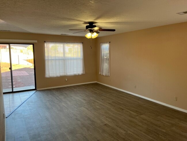 Building Photo - 4985 Butte Pl NW