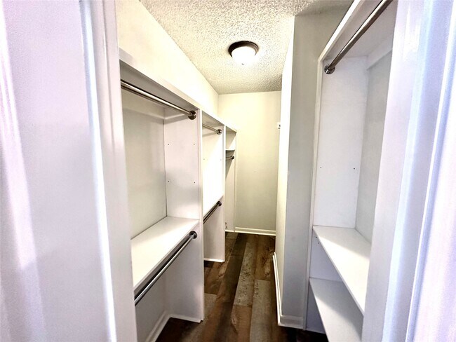 Building Photo - 1311 Antoine Dr