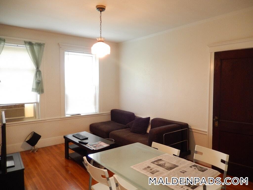 Building Photo - 94 Maple St