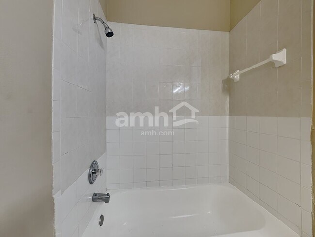 Building Photo - 2042 Ancient Oak Dr