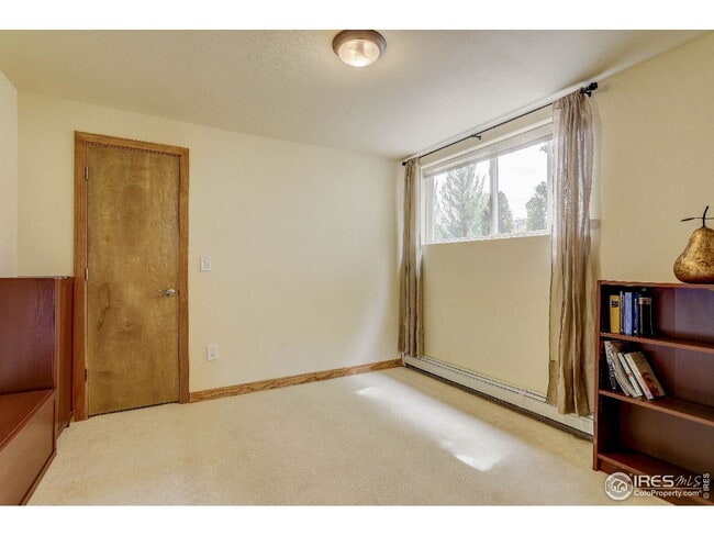 Building Photo - "Charming 3-Bed Townhouse Retreat with Spacious Living in Boulder!"